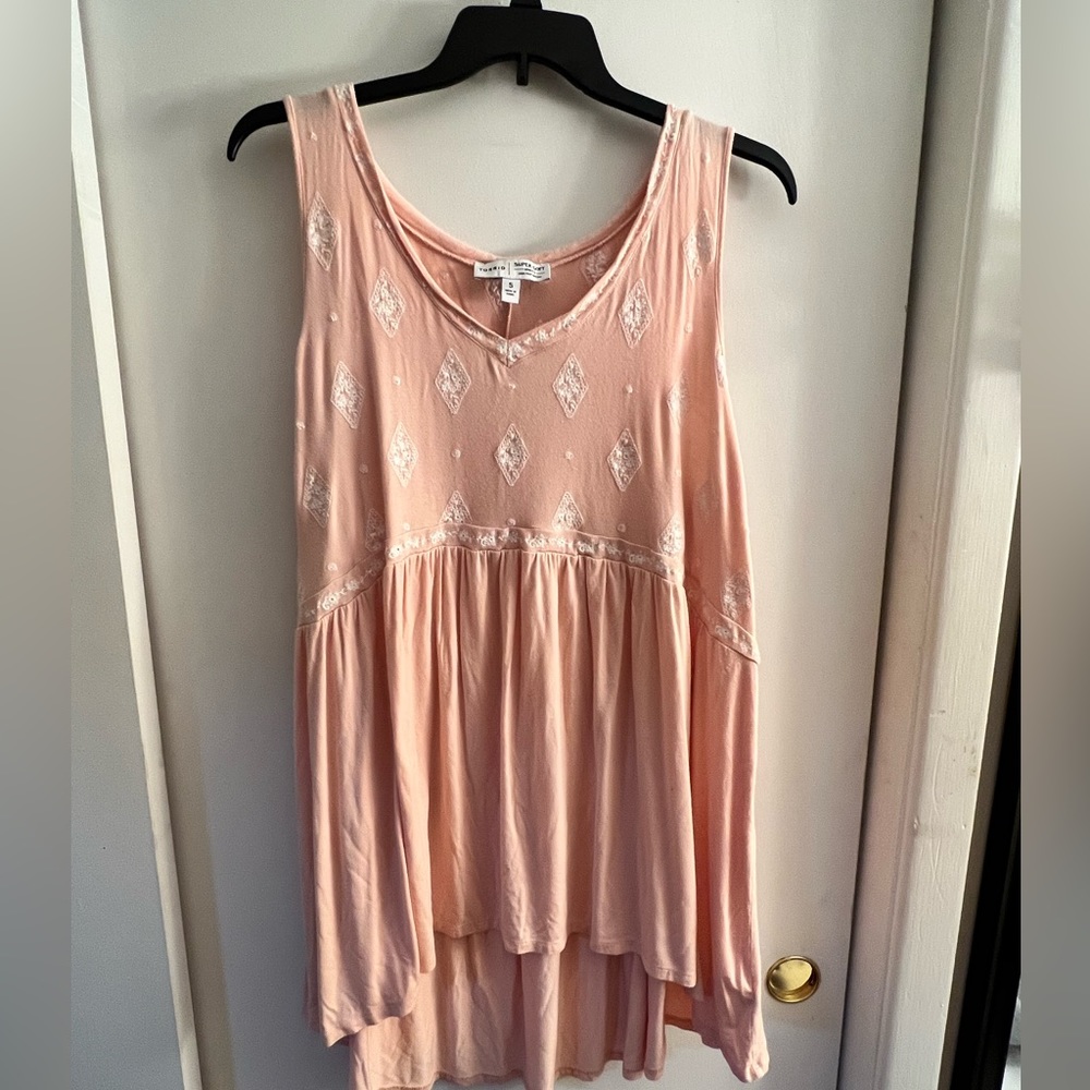 Pink flowy tank top with embroidered design
